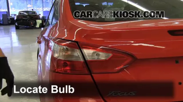 2012 Ford Focus SE 2.0L 4 Cyl. Sedan Éclairage Feu stop (remplacer ampoule)